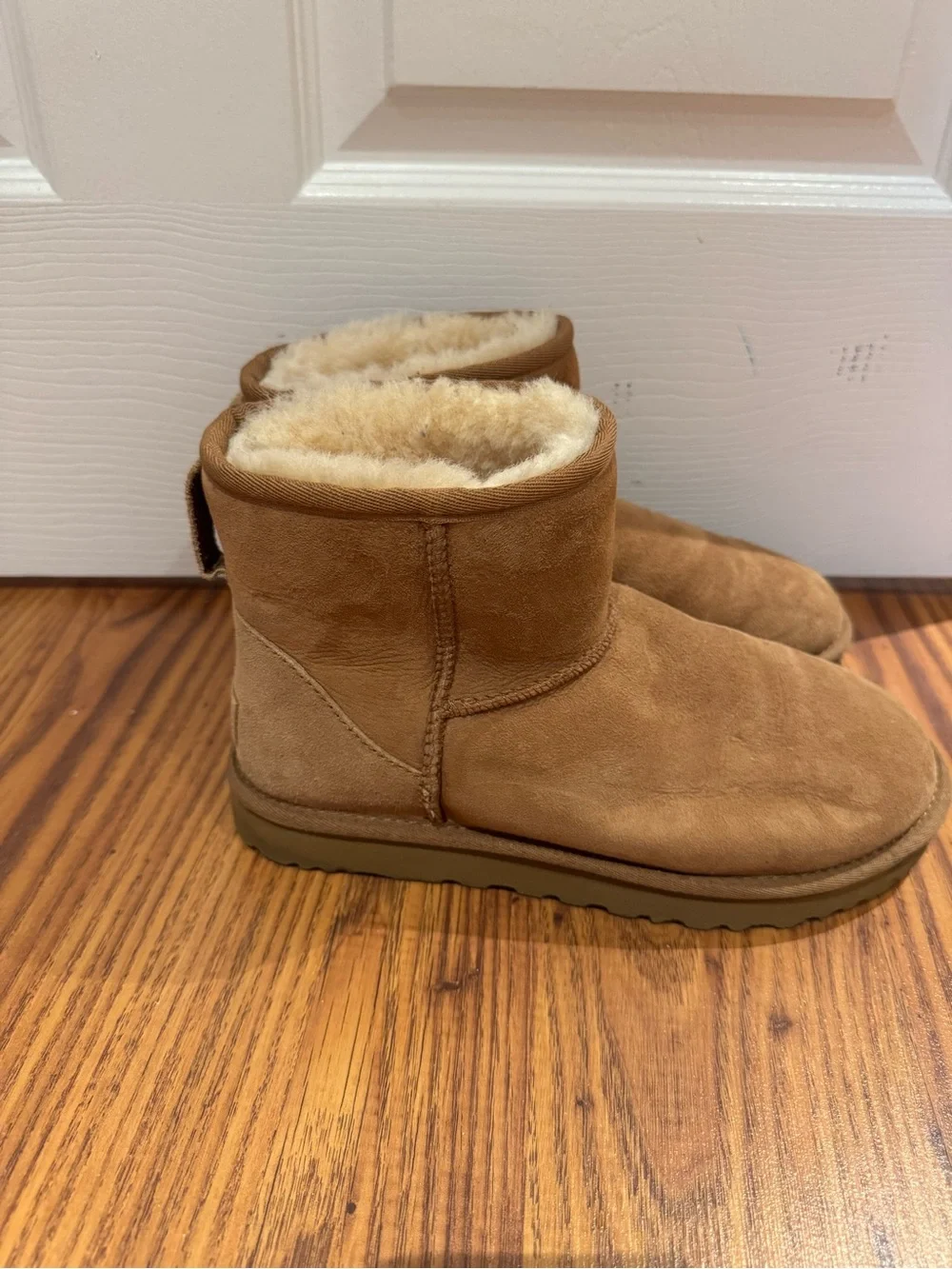 Women’s Uggs Cozy Shearling Ankle Boots in Chestnut